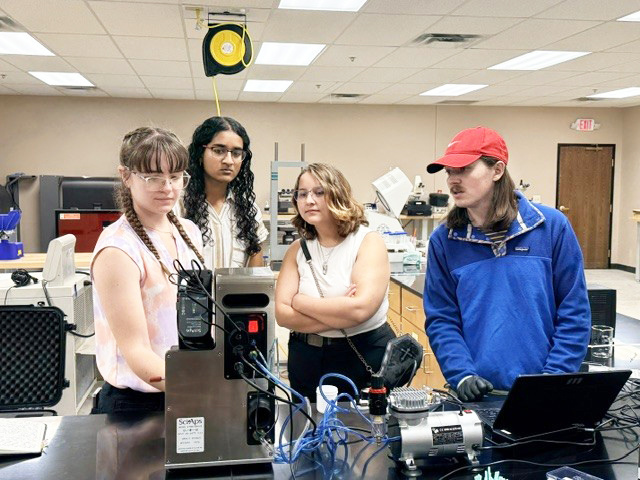 Undergraduate Students Spend Summer Diving into Research at South Dakota Mines 